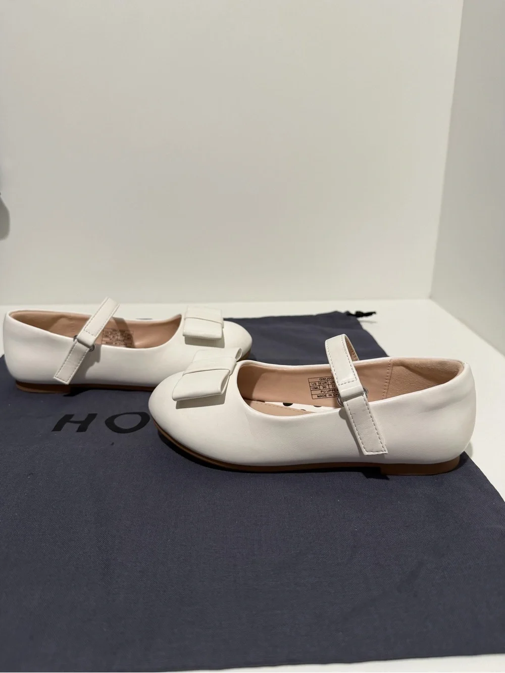 Girls White Mary Jane Dress Shoes with Bow Accent